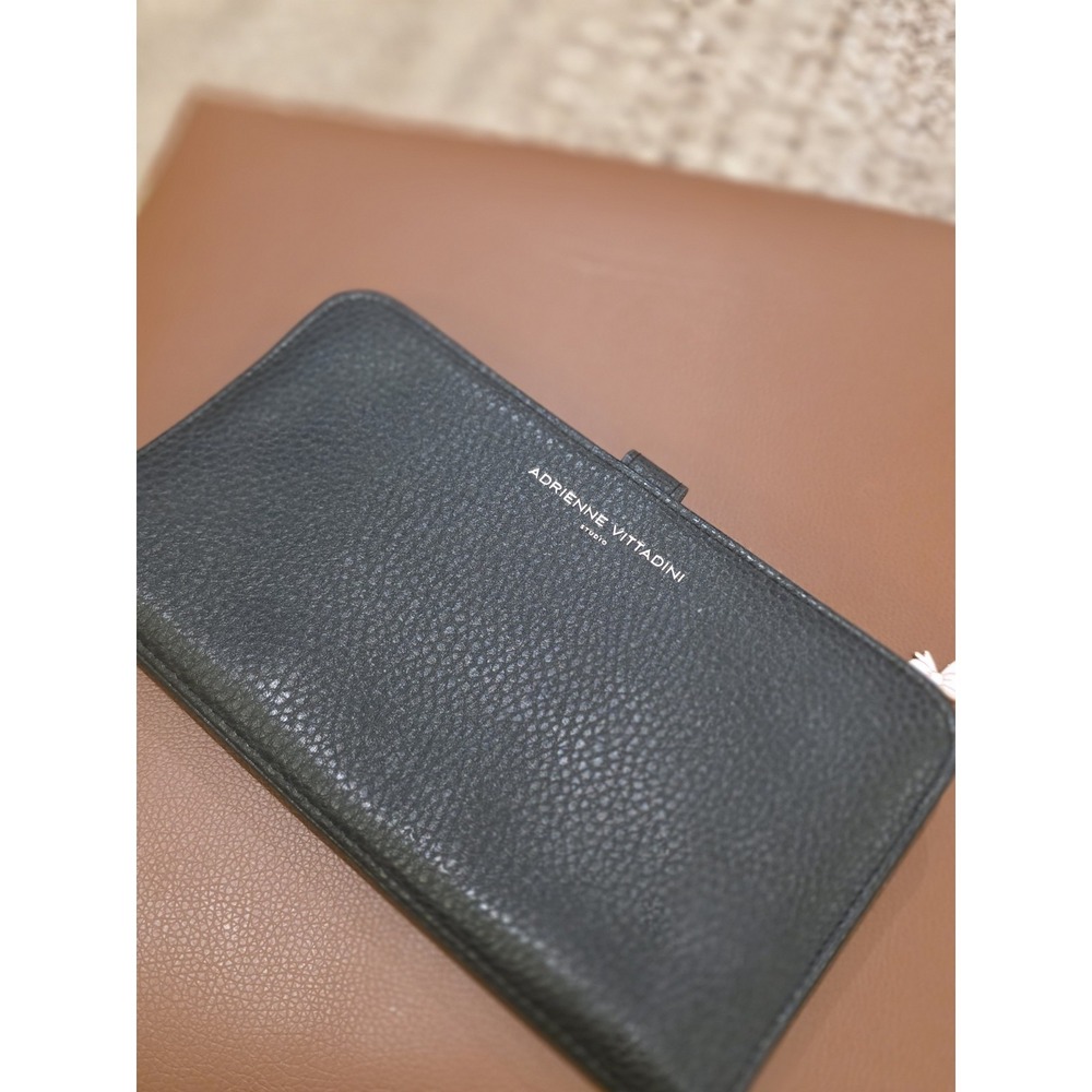 Adrienne Vittadini Studio Charging Zip Around Wallet Wristlet Wallet in Black